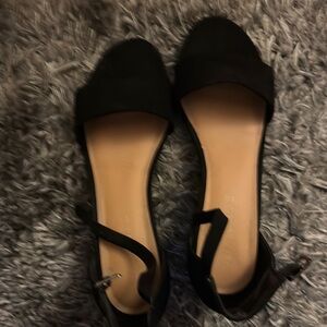 Rampage Black Sandals Sleek and Stylish